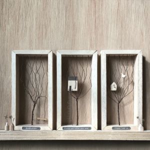 Κορνίζα με συρμάτινο δεντρόσπιτο 22,7x11,2 εκ./next door Κορνίζα με συρμάτινο δεντρόσπιτο 22,7x11,2 εκ./next door