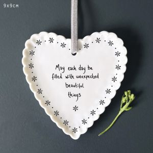 Καρδιά δαντέλα-Each day filled beautiful things