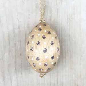 Hanging wooden egg-Daisies