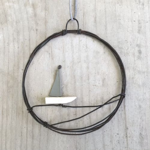 Sml hanging metal wreath-Sail boat