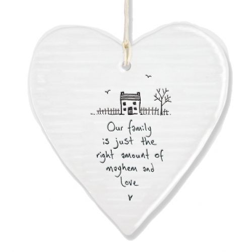 Καρδιά στρογγυλή - Our family is mayhem and love