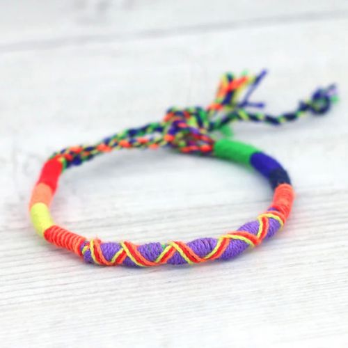 Βραχιόλι με κορδόνια - μωβ/κίτρινο/κόκκινο
