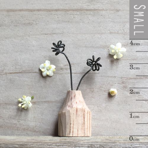 Tiny wire potted plant-Daisy