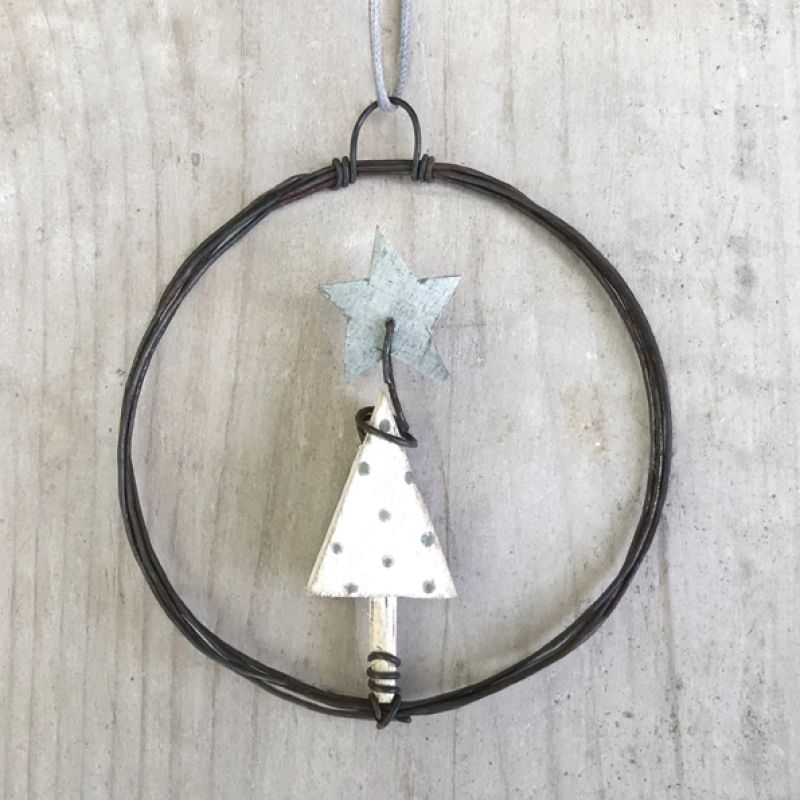 Sml hanging metal wreath-Christmas tree