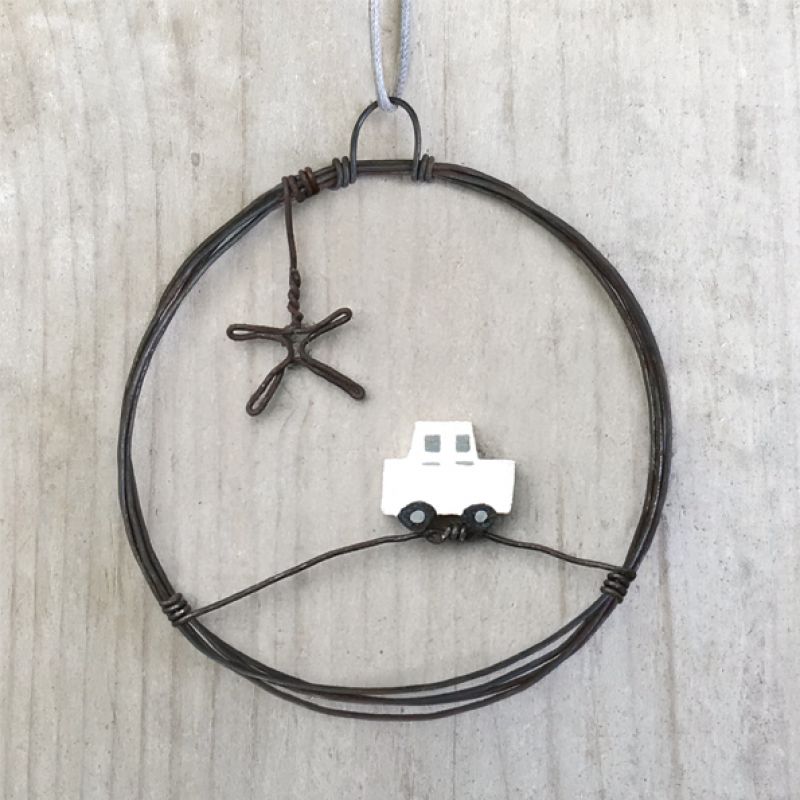 Sml rusty wire wreath-Car with star