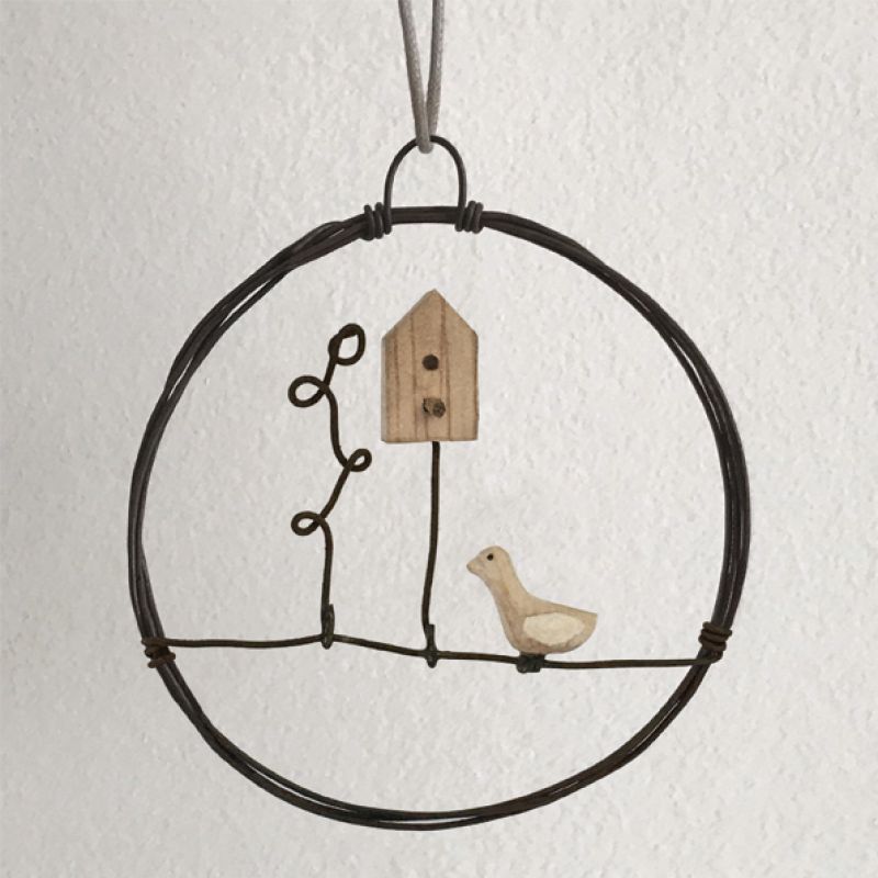 Sml rusty wire wreath-Bird house