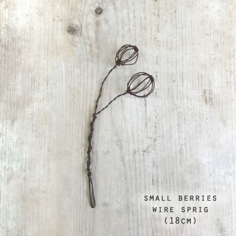 Rusty wire sprig-Sml Berries