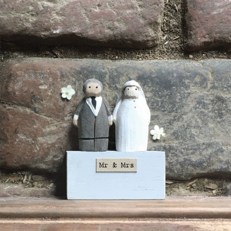 Wooden scene – Mr and Mrs (5 cm)