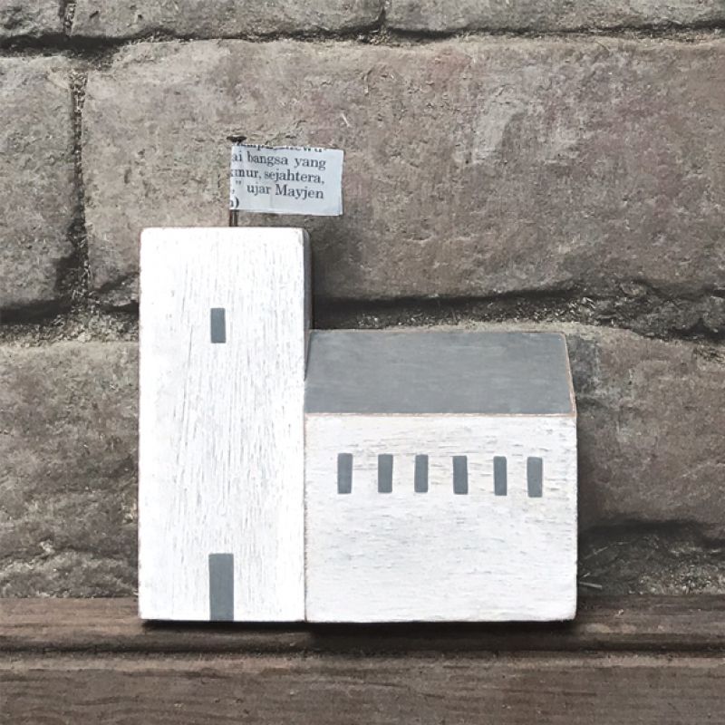 Εκκλησάκι με γκρι στέγη