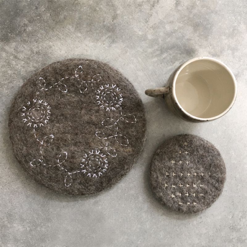 Felt sashiko coaster-Brown/crosses