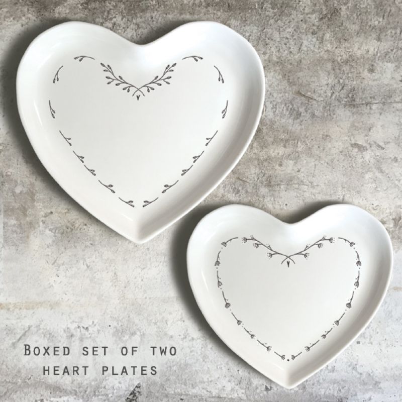 Boxed set of two heart plates 