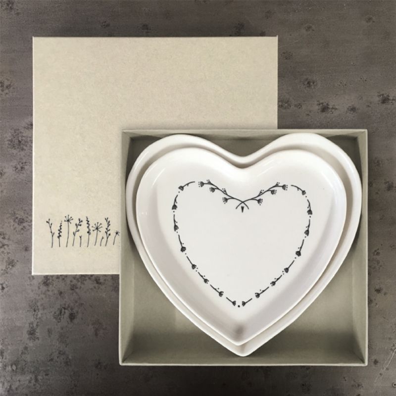 Boxed set of two heart plates 