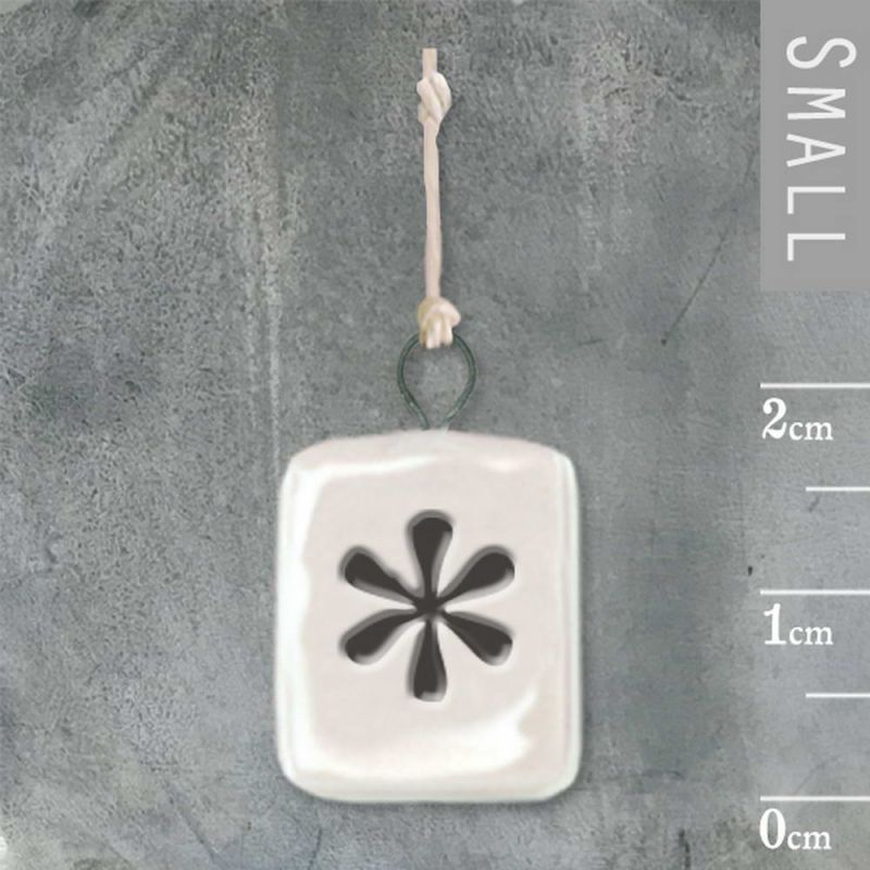 Porcelain hanger - Little flower  (1.4 x 1.5cm)