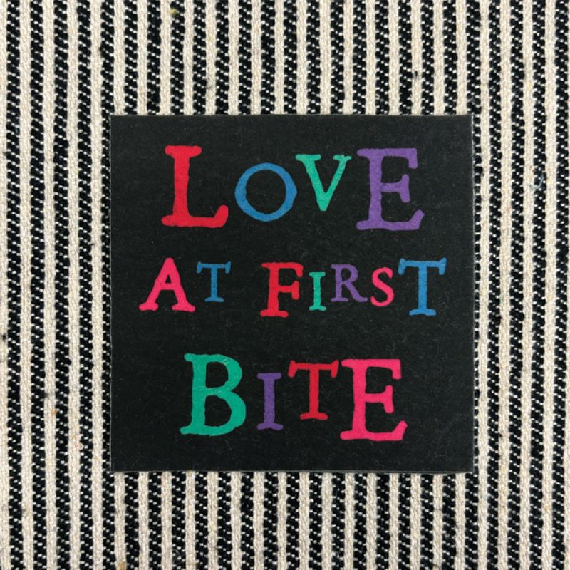 Thin stripe apron-Love at first bite