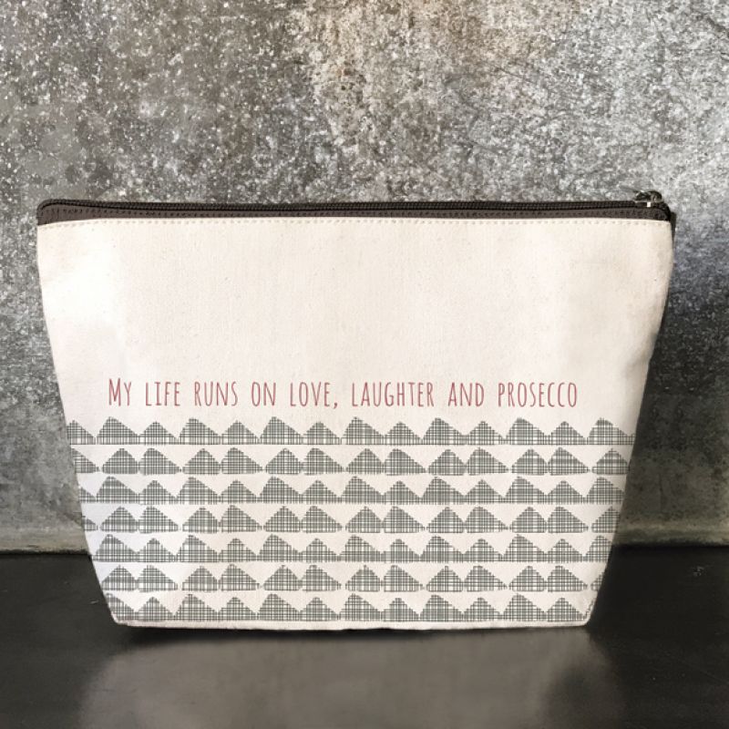 Cosmetic bag – My life runs on love