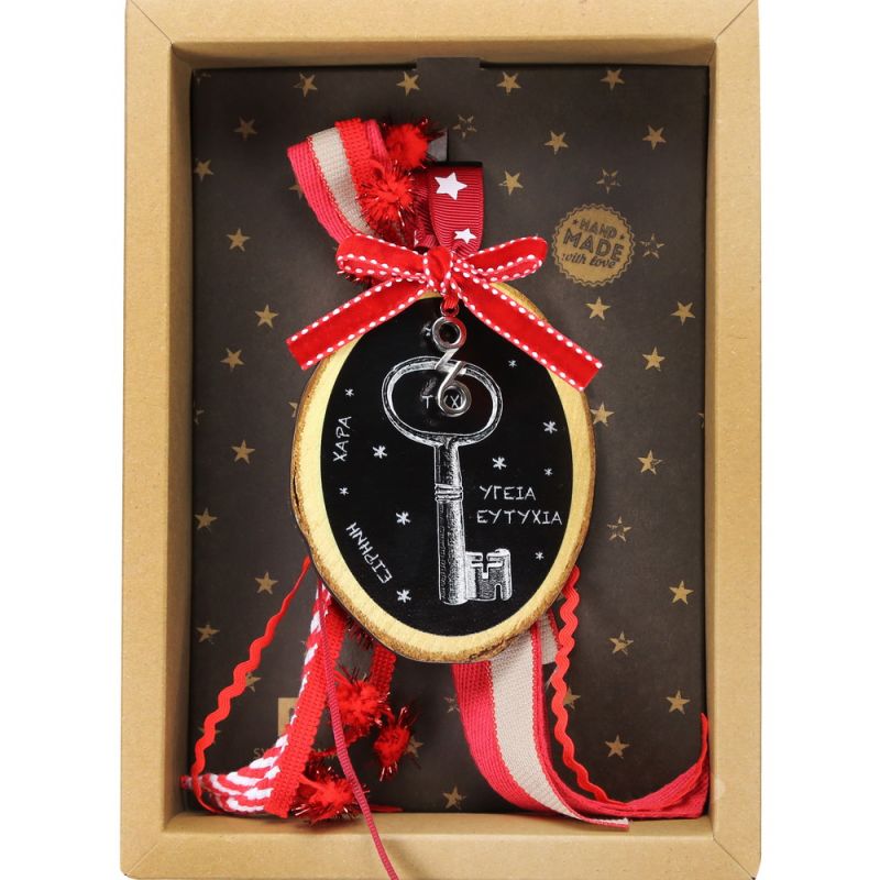 Lucky charm - Oval hanger with vintage key