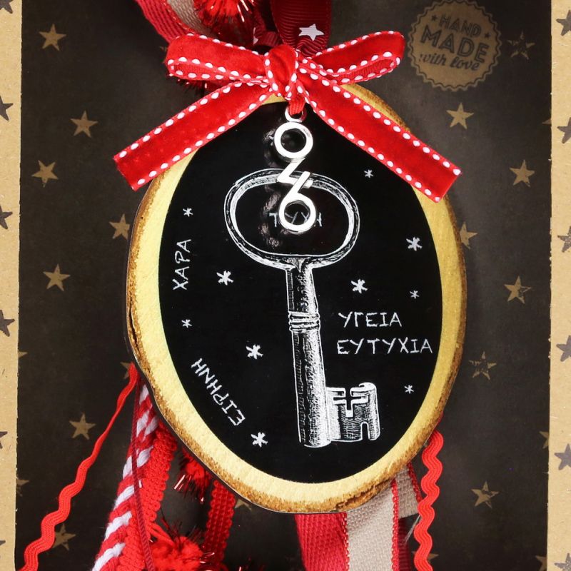 Lucky charm - Oval hanger with vintage key