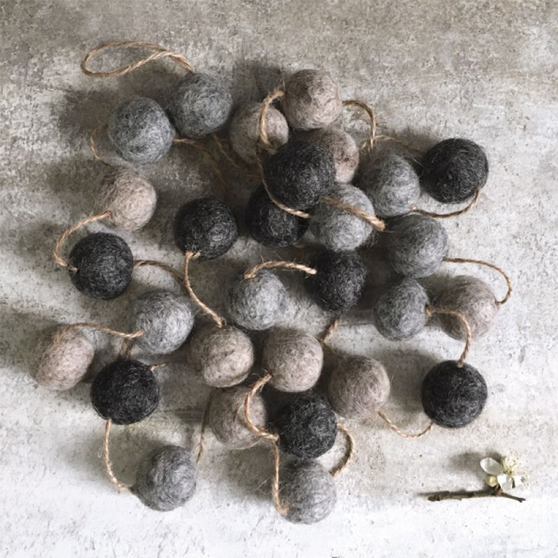 Pompom garland-Natural wool colours