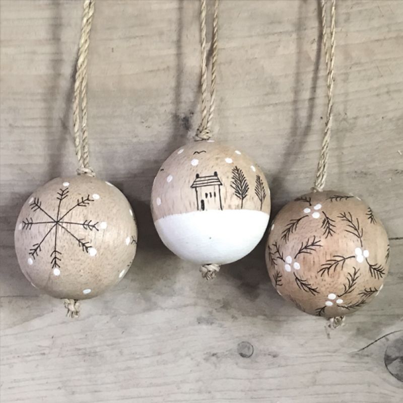 Wood bauble-Snowy houses