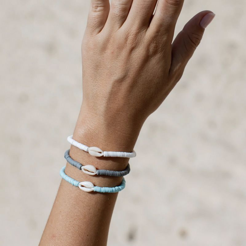 Clay disc bracelet with shell