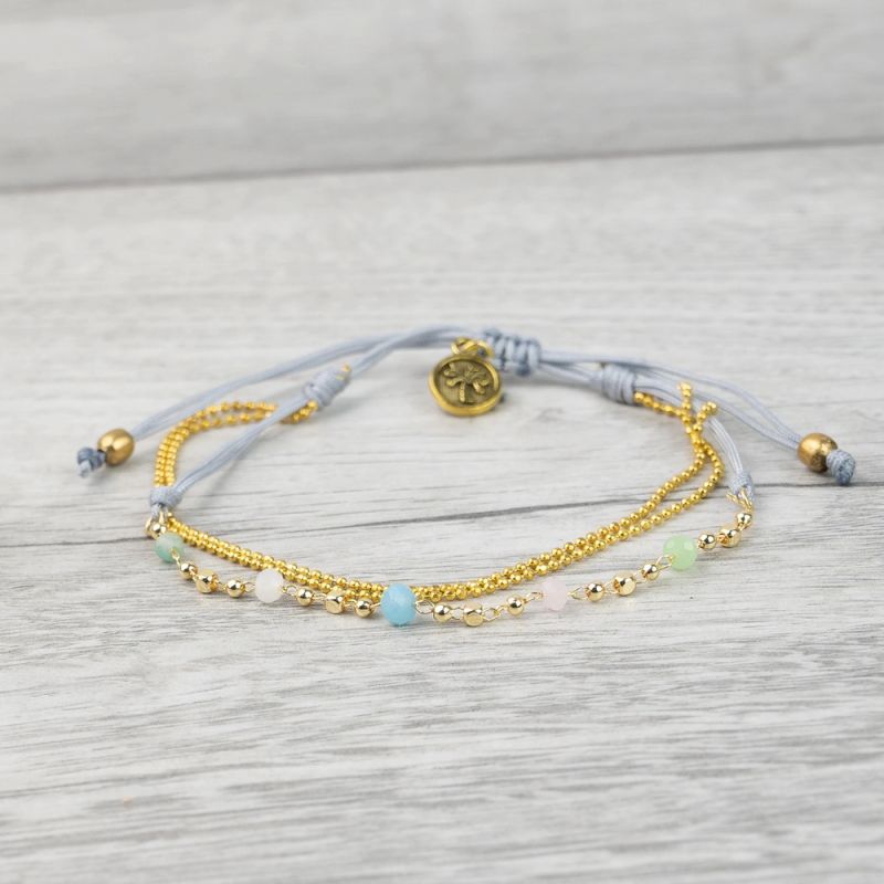 Beaded bracelet with delicate metal chains