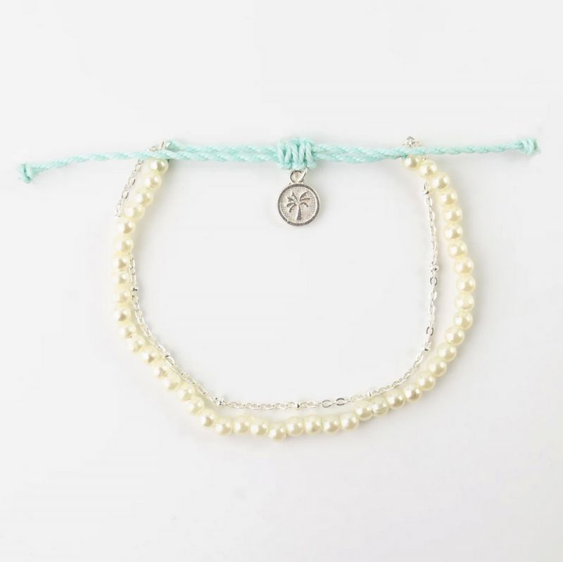 Beaded bracelet with delicate metal chains