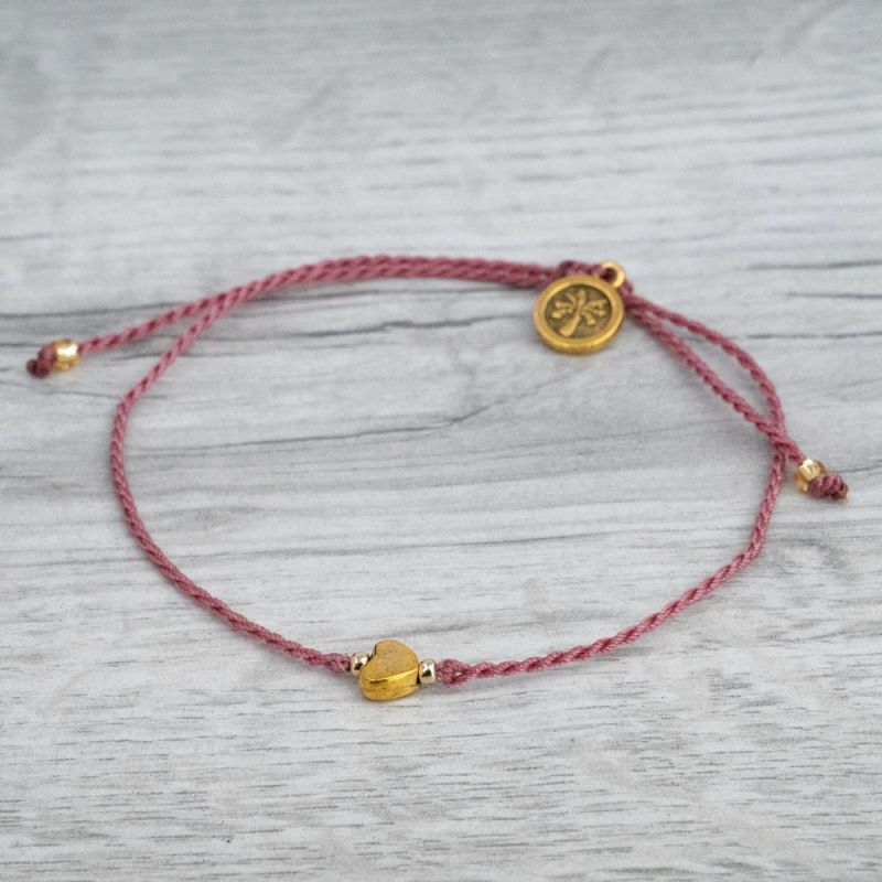 Thread bracelet with a golden heart bead