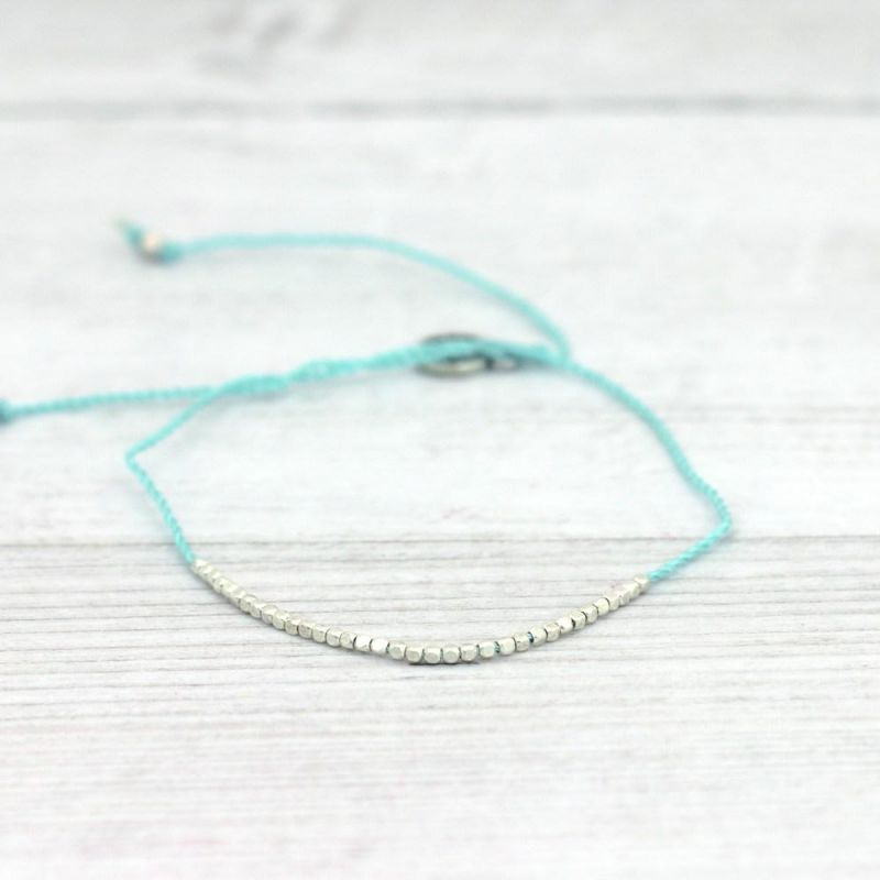 Centred coloured thread bracelet