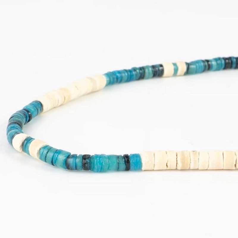 Surfer necklace with shells