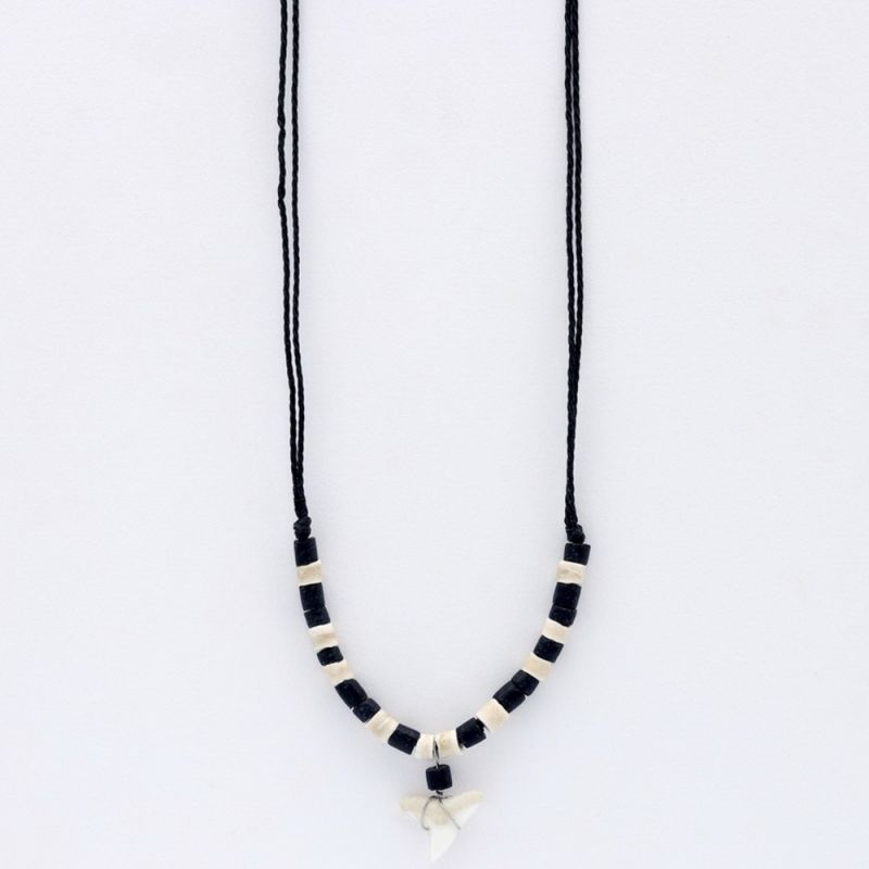 Κολιέ Bali με Δόντι Καρχαρία Μαύρο & Λευκό