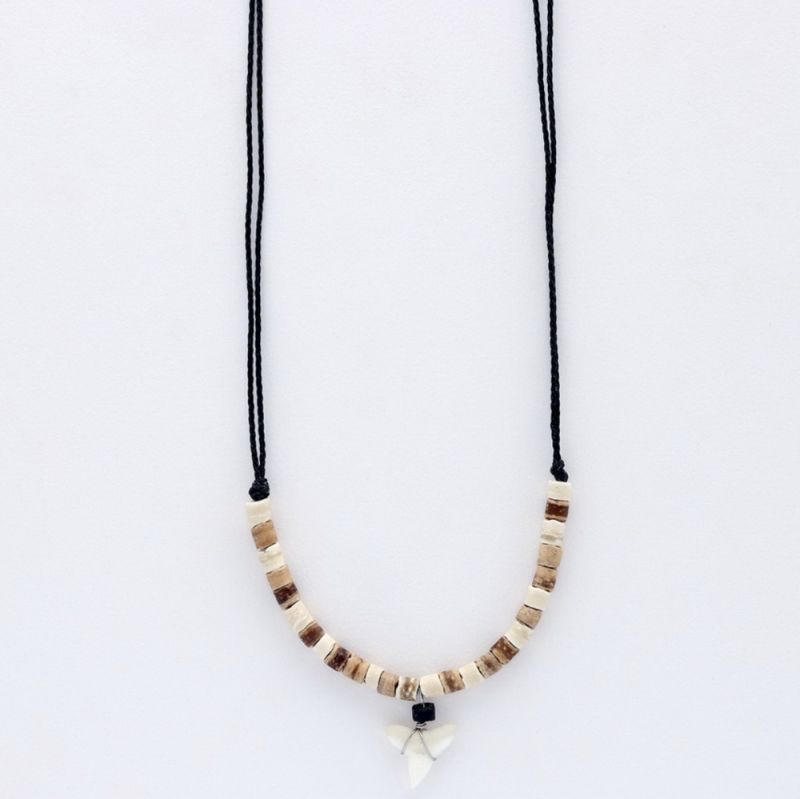 Κολιέ Bali με Δόντι Καρχαρία Μπεζ