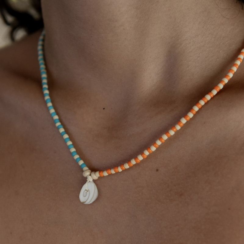 Κολιέ με Ξύλινες Χάντρες & Κοχύλι