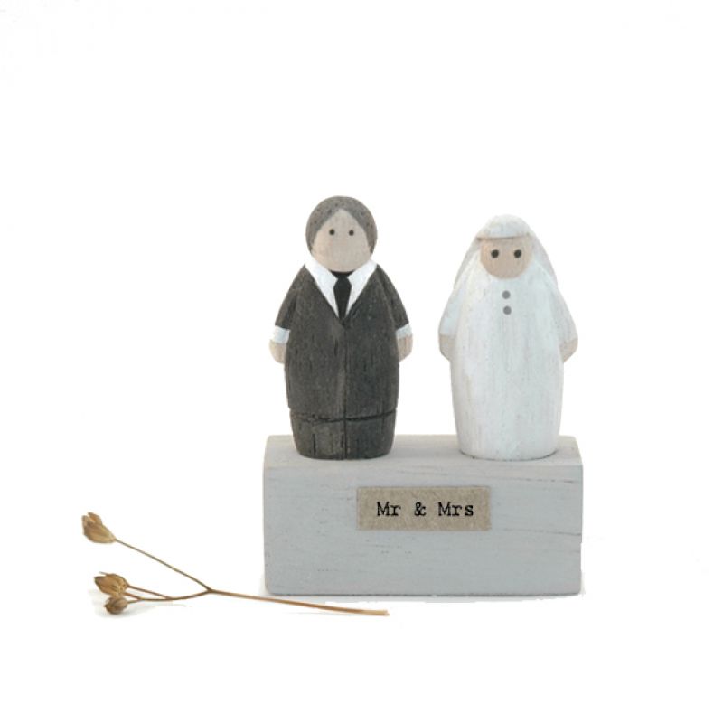 Wooden scene – Mr and Mrs (5 cm)