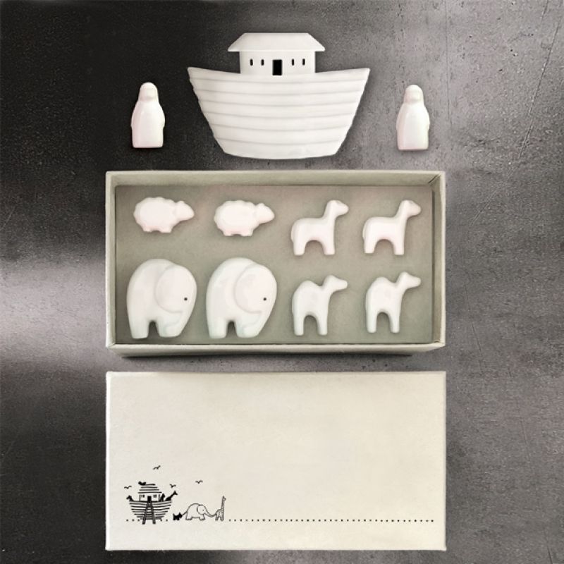 Porcelain Noah’s ark set (13 x 7 x 4.5cm) 