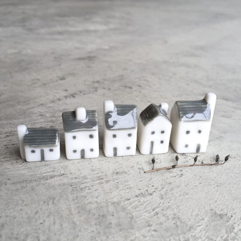 Πορσελάνινα σπίτια σε κουτί  3,5x1,9x8,8 εκ.