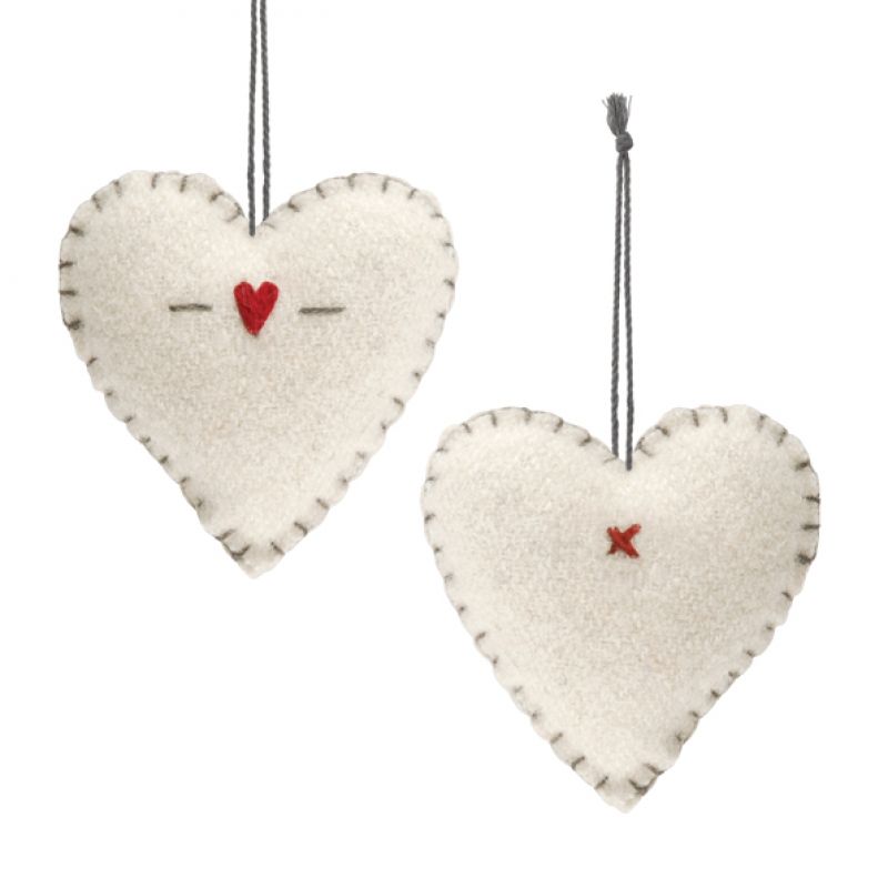 Sml embroidered heart-Cream / Hearts & crosses