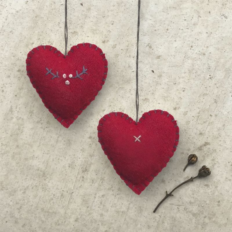 Sml embroidered heart-Red / Berry branch