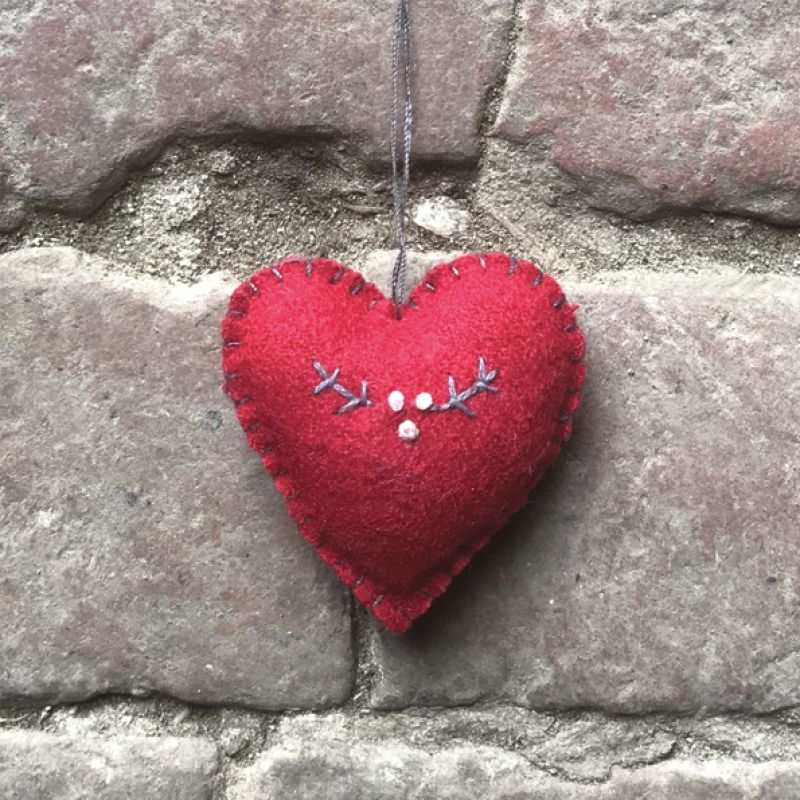 Sml embroidered heart-Red / Berry branch