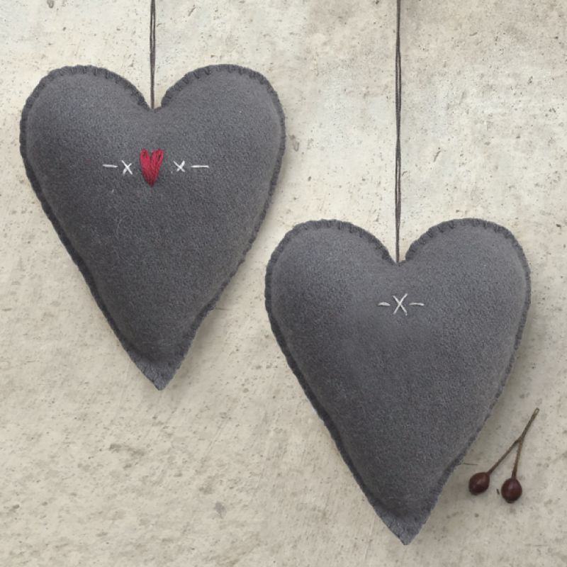 Lg embroidered heart-Grey / Hearts & crosses