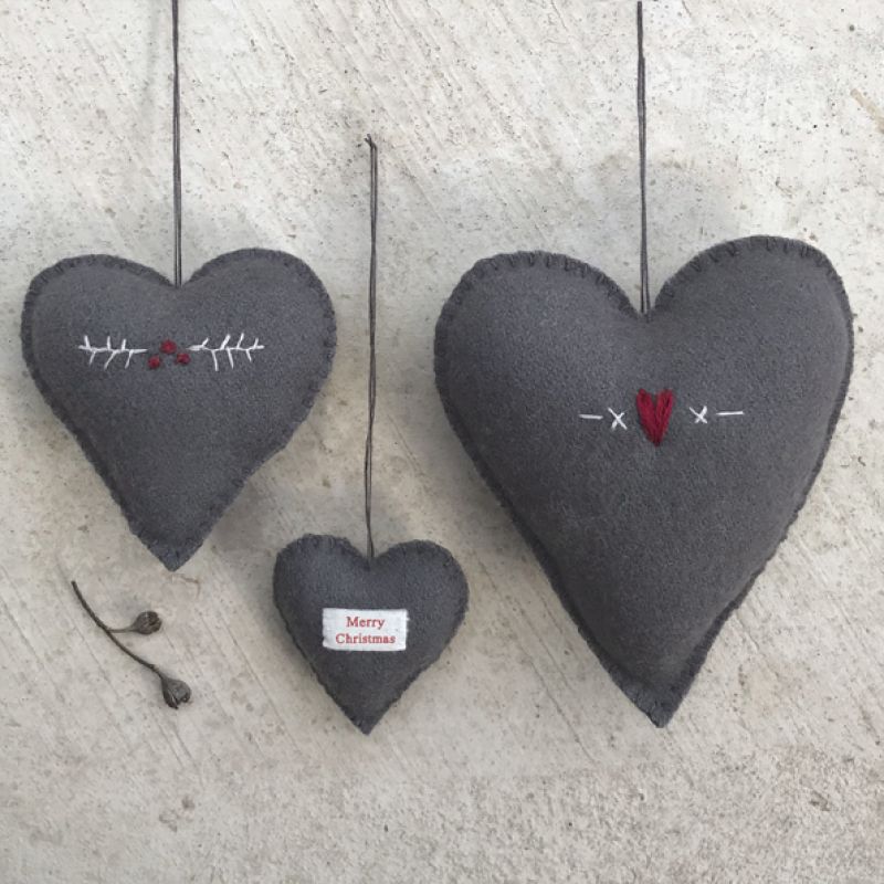 Lg embroidered heart-Grey / Hearts & crosses