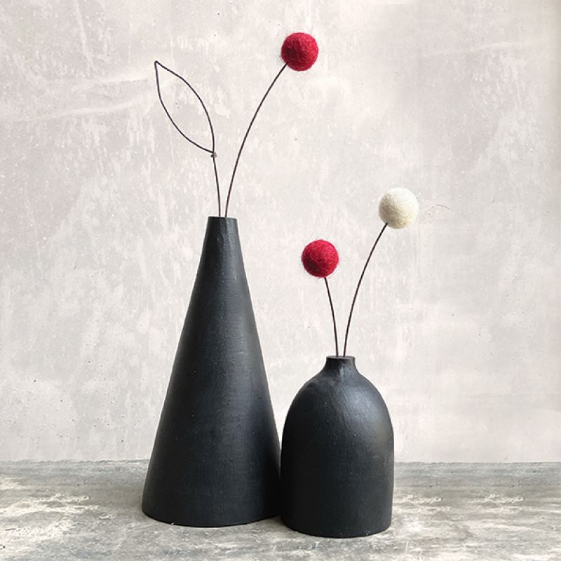 Black tall pompom vase-Red flower