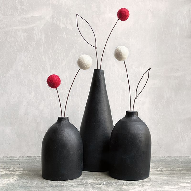 Black tall pompom vase-Red flower
