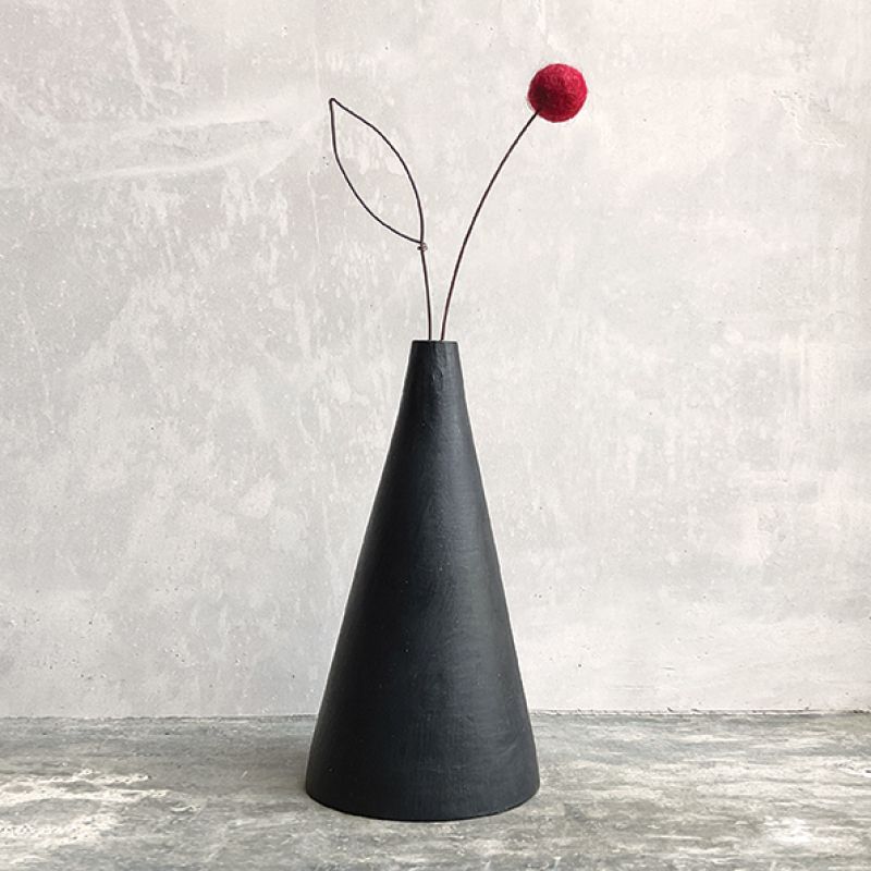 Black tall pompom vase-Red flower