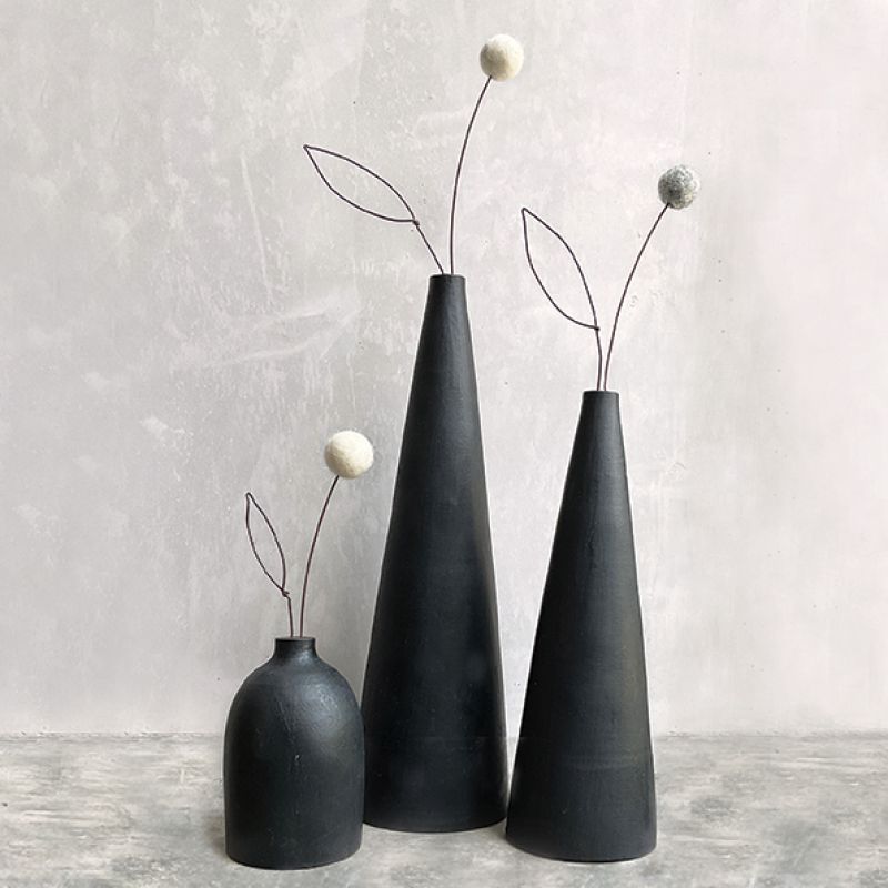 Black tall pompom vase-Grey flower