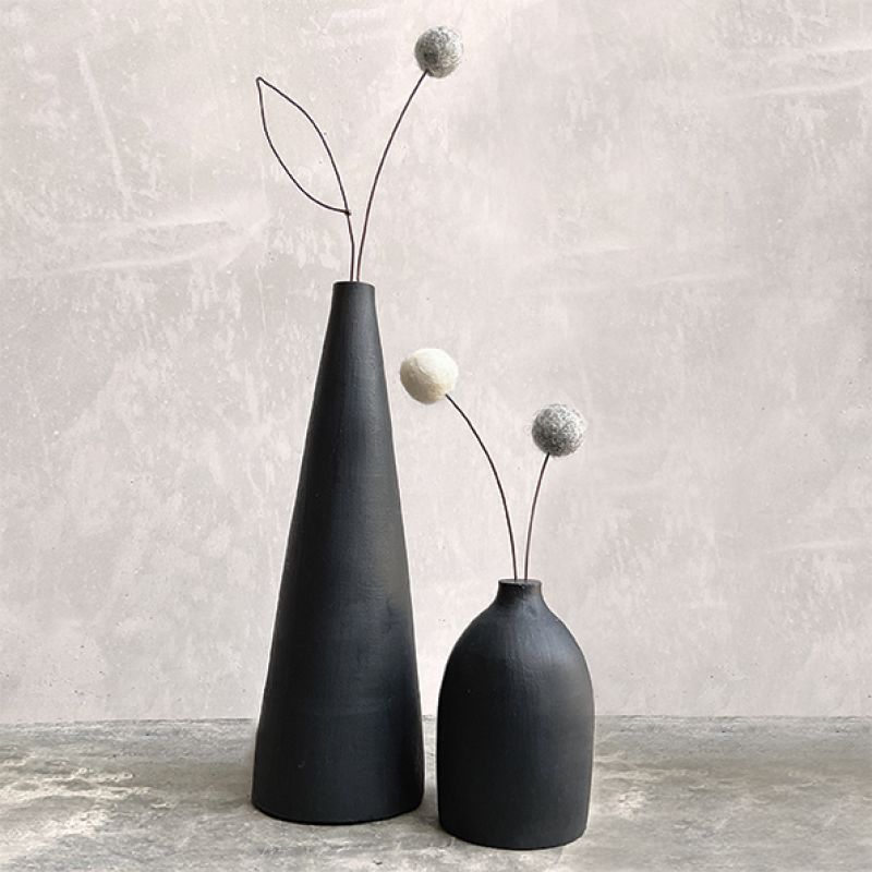 Black tall pompom vase-Grey flower