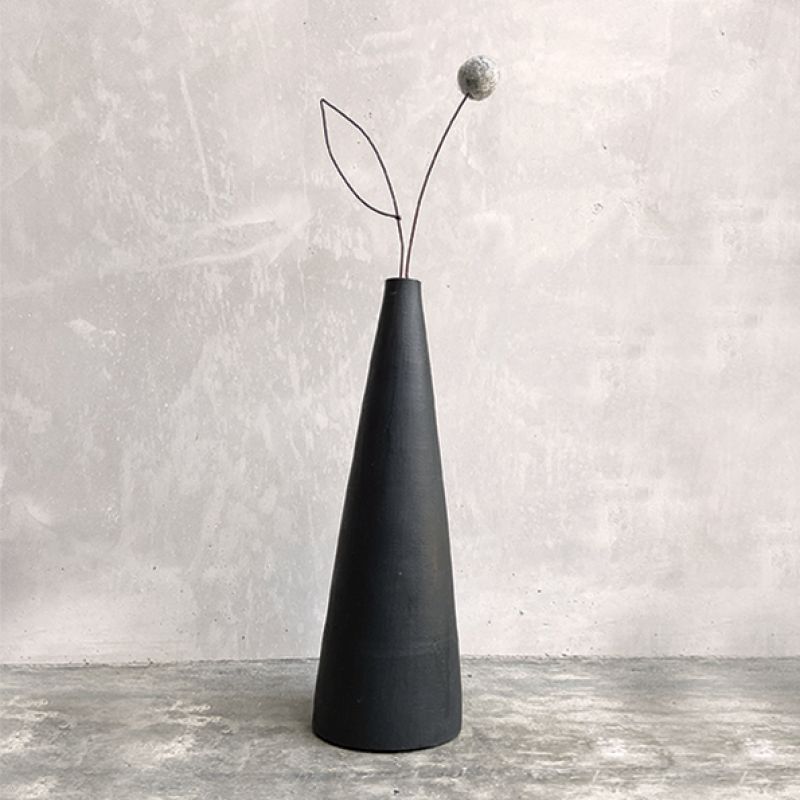 Black tall pompom vase-Grey flower