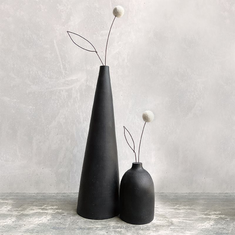 Black tall pompom vase-Cream flower