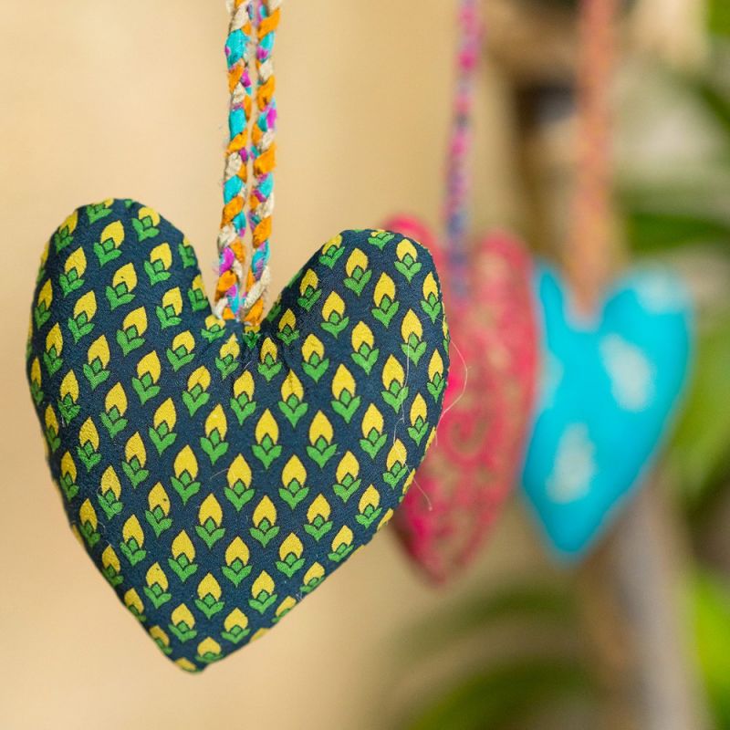 Hanging recycled sari heart, 10x3x21cm