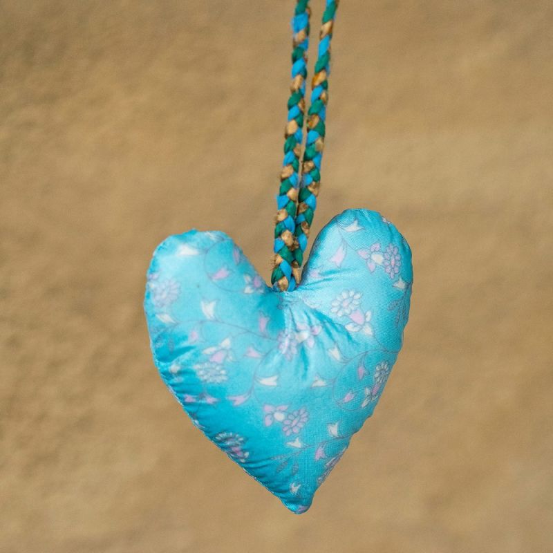 Hanging recycled sari heart, 10x3x21cm