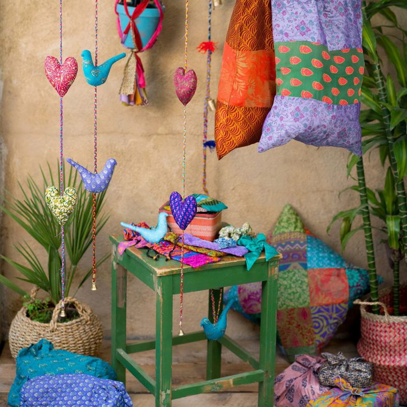 Hanging recycled sari heart, 10x3x21cm